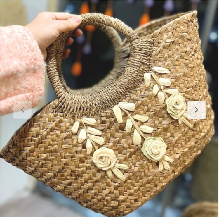 کیف حصیری قهوه ای گلدار کاملا دستدوز